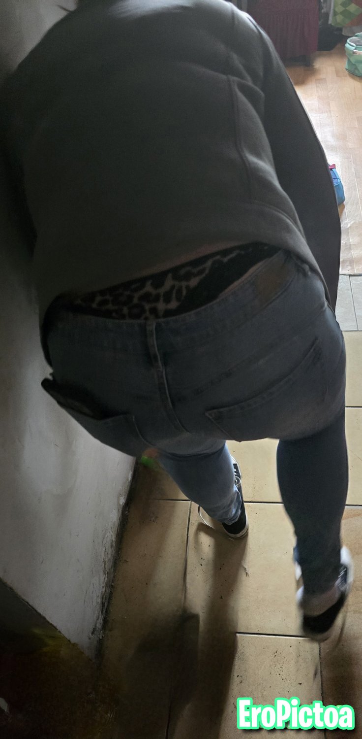 Whaletail Leopard thong photo