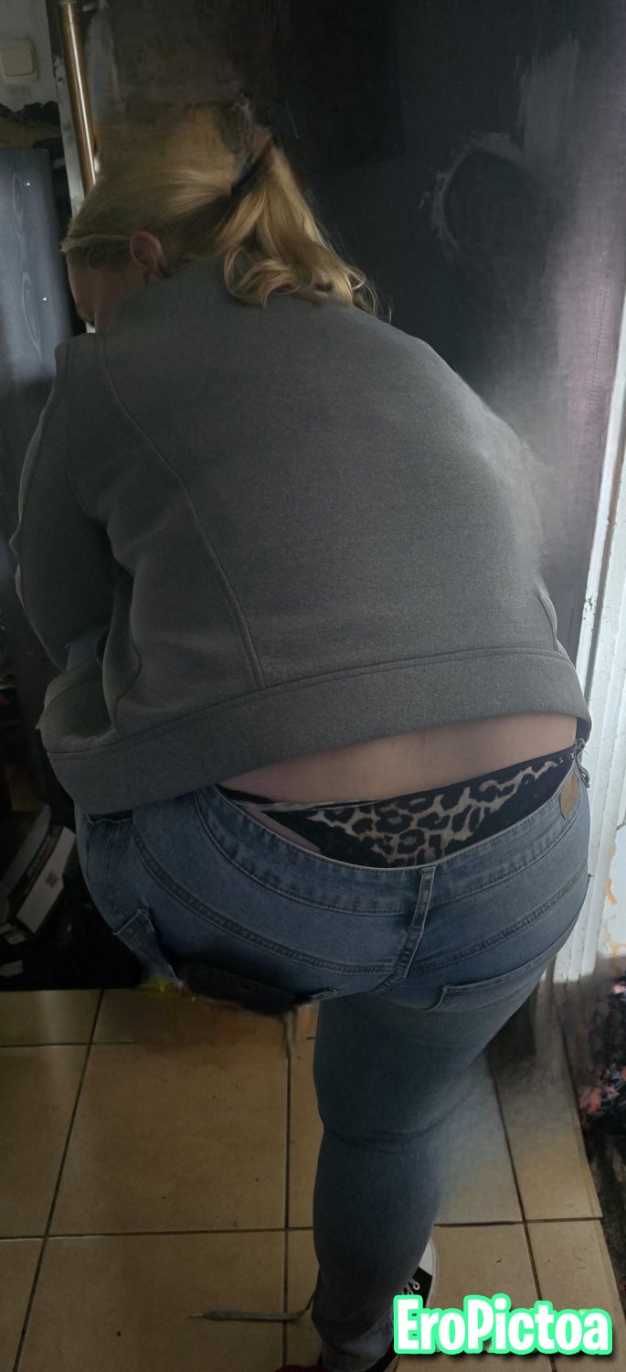 Whaletail Leopard thong photo