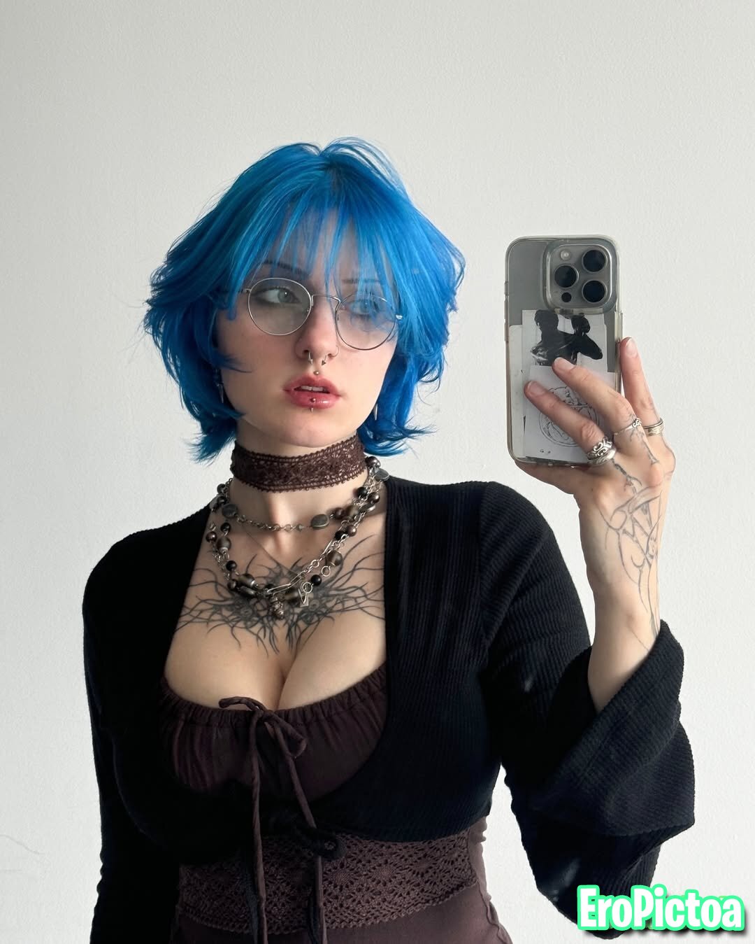Lyra photo featuring Tattoo