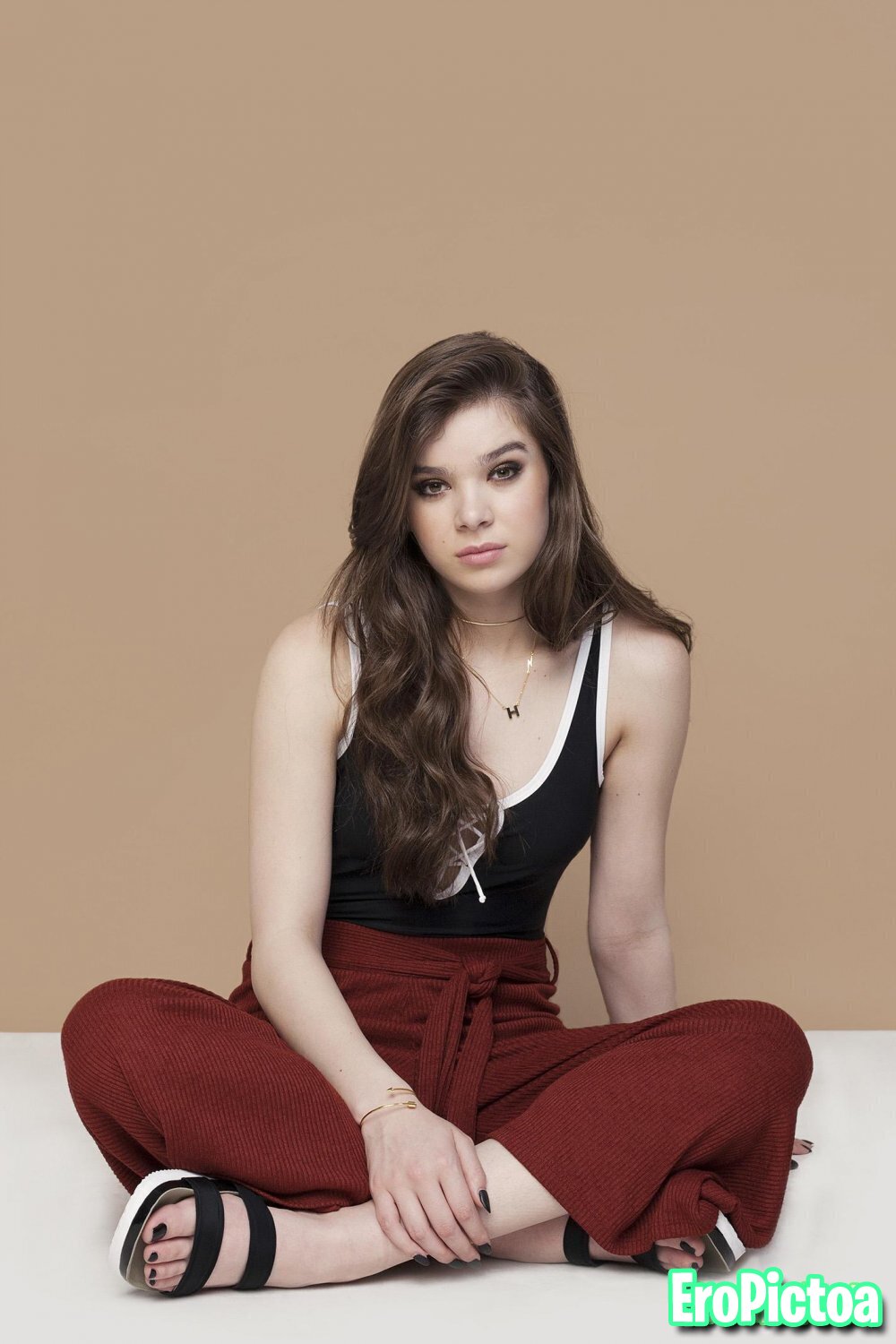 Hailee Steinfeld Trib 2 photo featuring cumtribute - Part 2