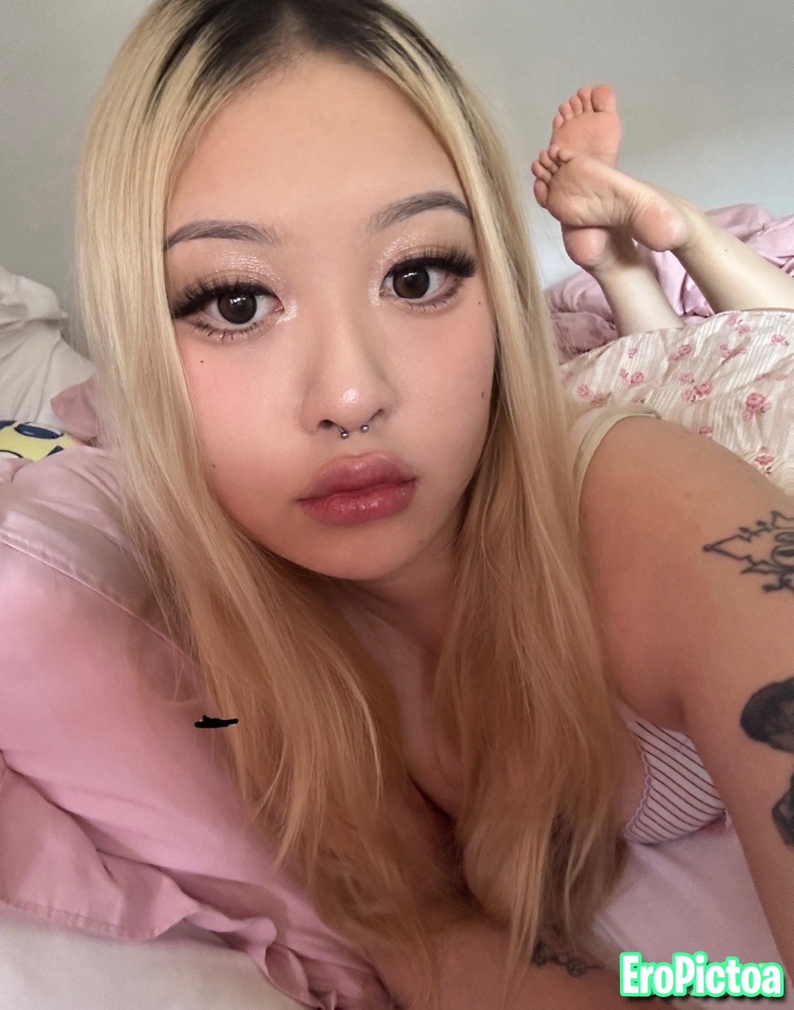 Sexy Asian slut loves showing off her ass and feet photo Sexy Asian slut loves showing off her ass and feet photo