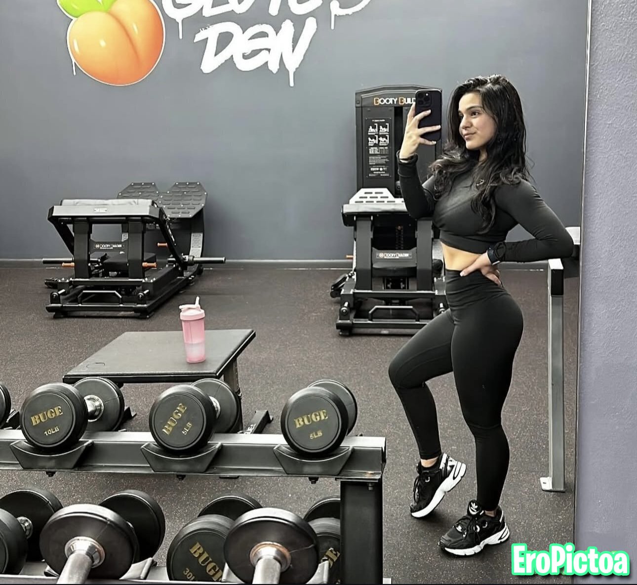 Latina with nice bubble butt photo featuring porn - Part 6