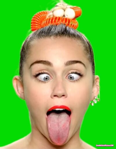 Thumbnail for Miley Cyrus showing off her mouth skills 🤤🔥