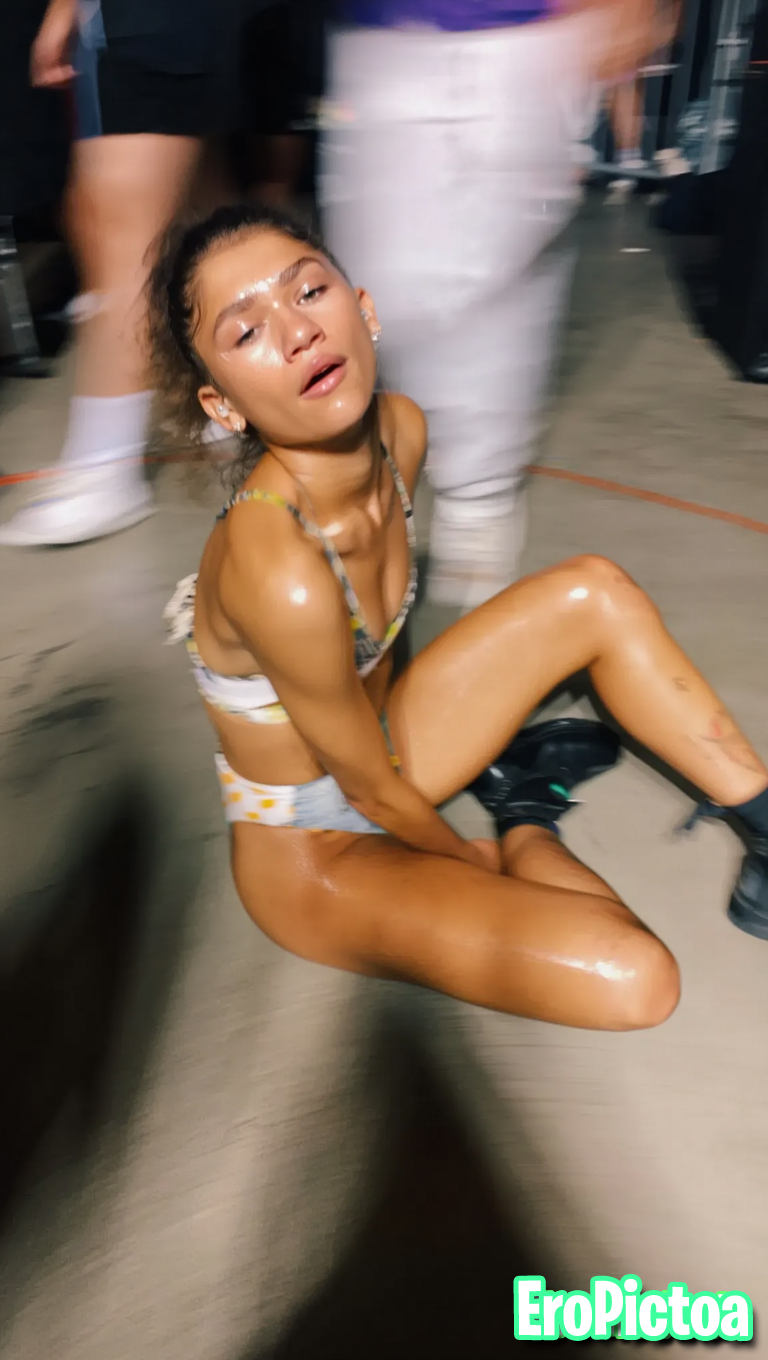 Zendaya had a really good time at Coachella - AI GENERATED photo featuring groupie