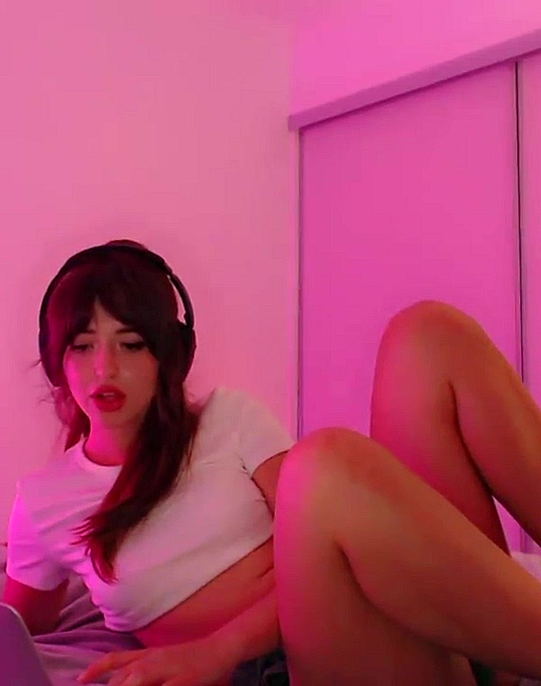 Thumbnail for Pussy slip live on stream kick > twitch