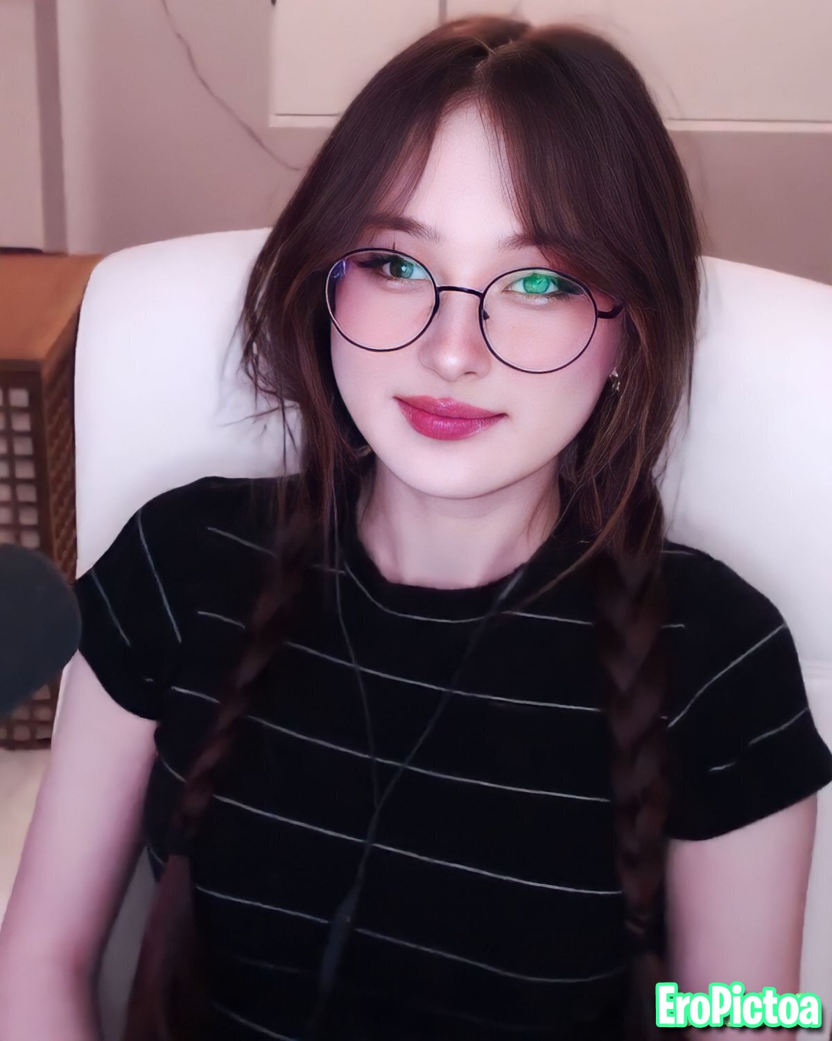 Tinakitten (twitch) streamer photo