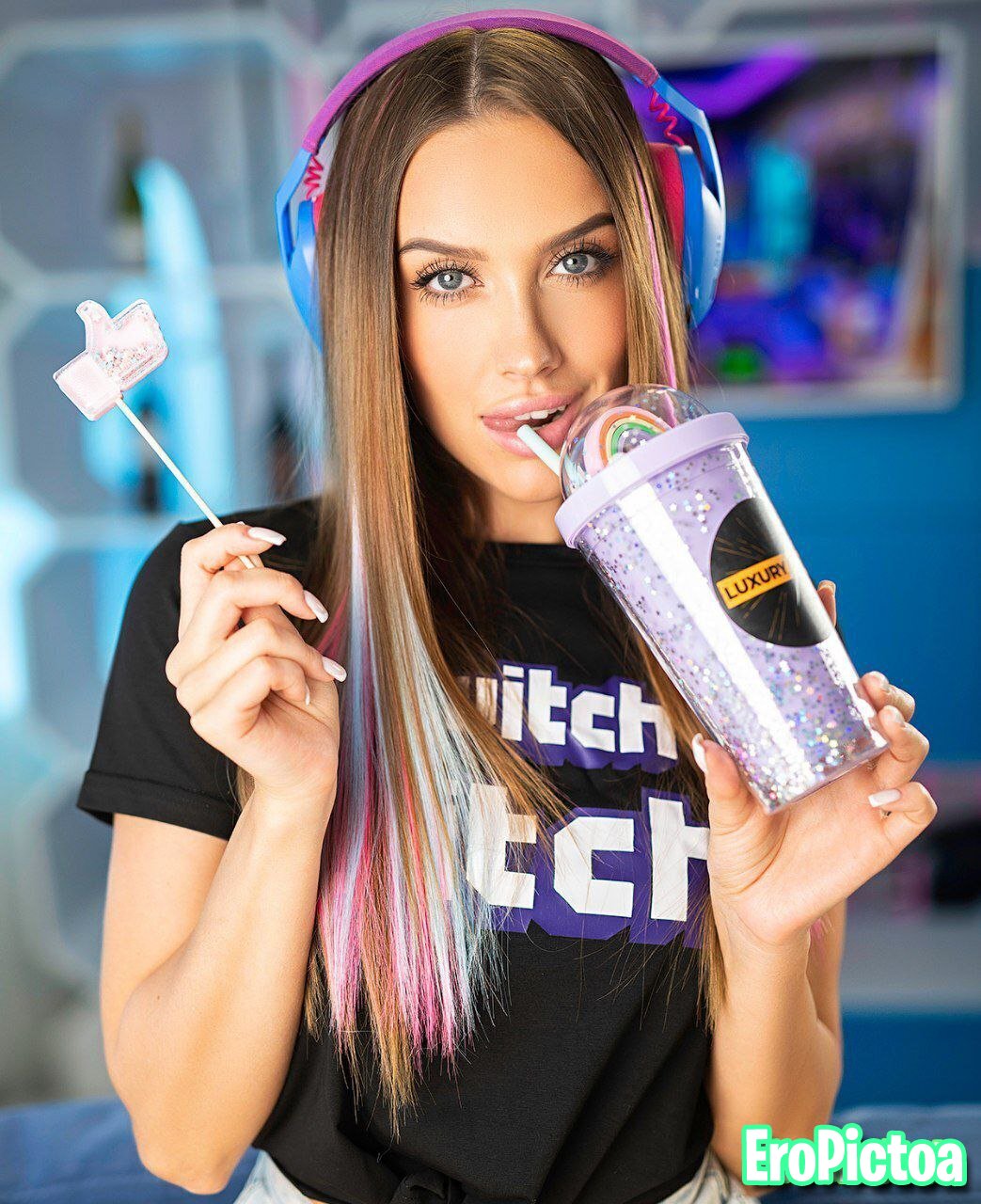 Twitch chick photo