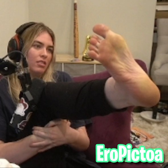 twitch streamer shows sole photo featuring feet fetish