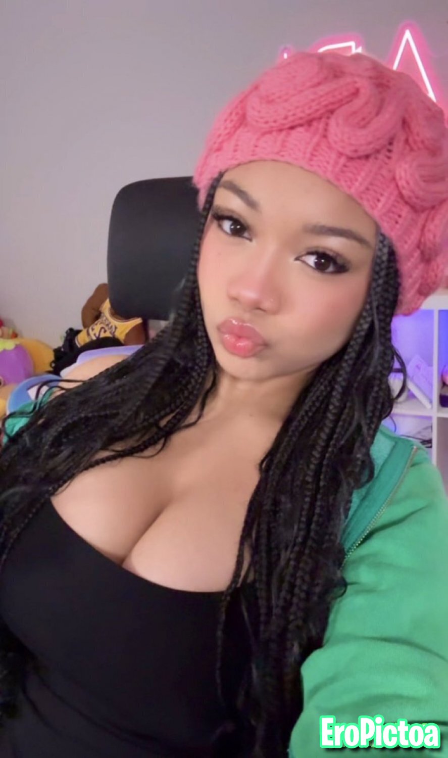 Mari Twitch Thot photo featuring Goon