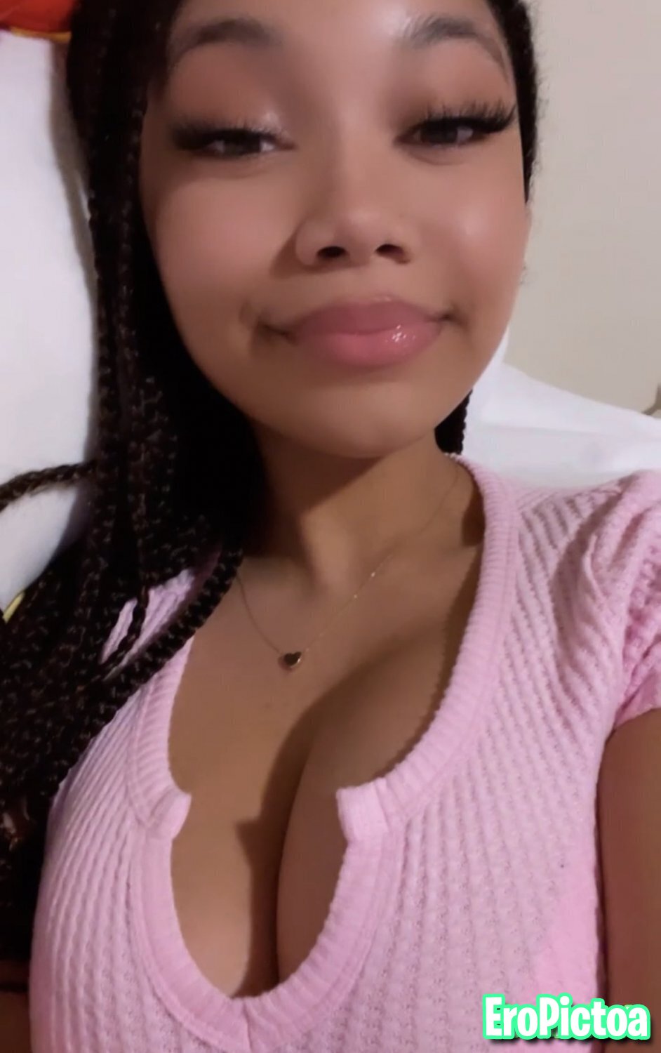 Mari Twitch Thot photo featuring Slut