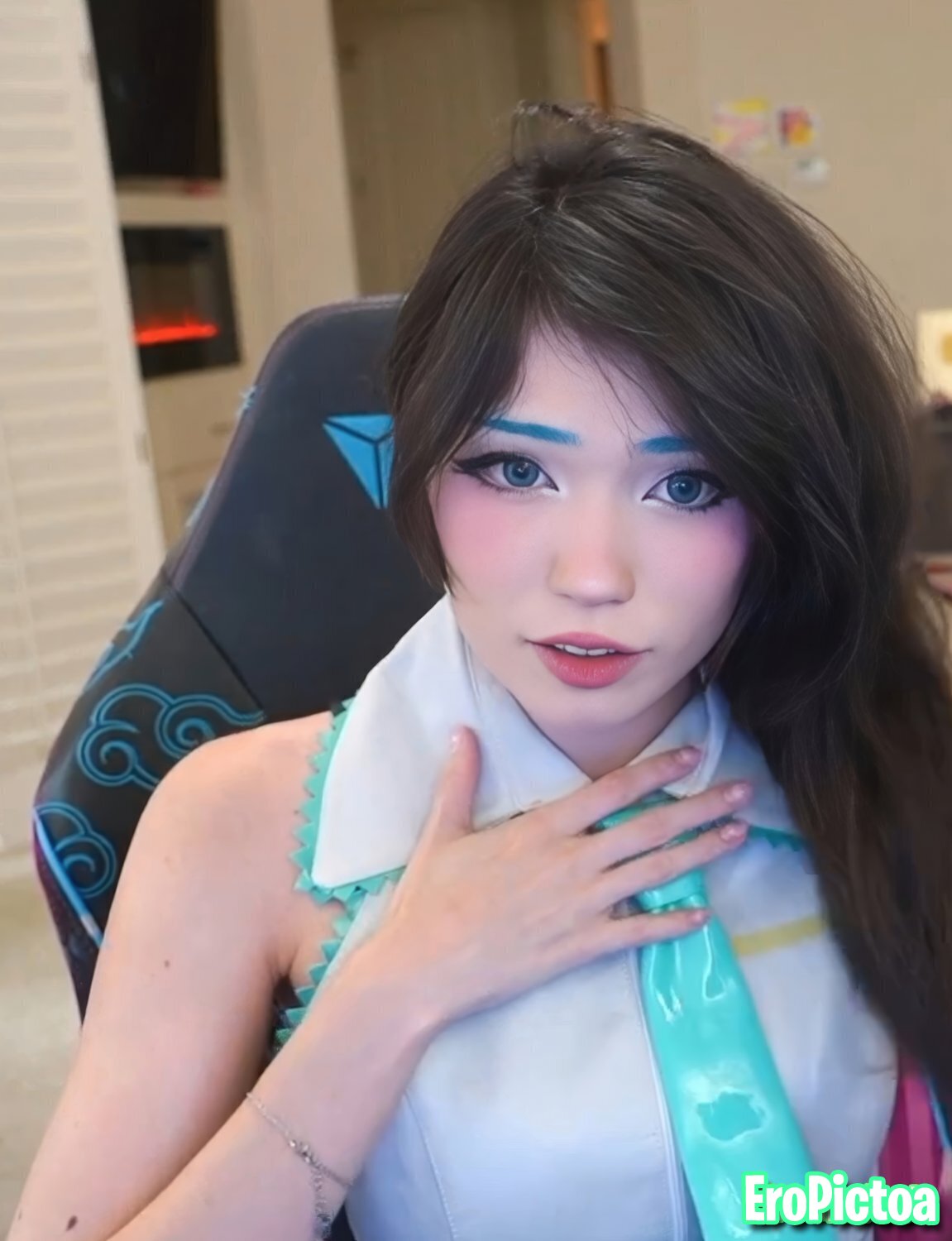 Emi [9] photo featuring twitch streamer - Part 33
