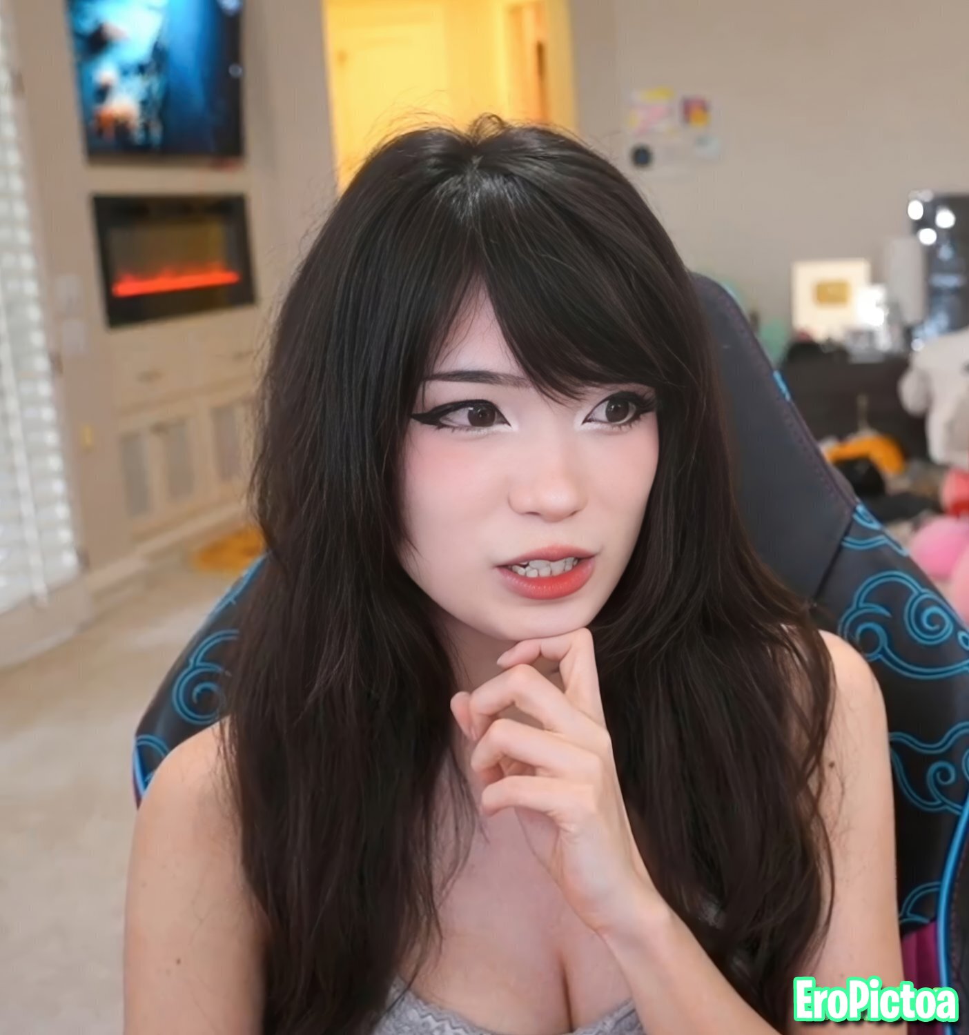 Emi [9] photo featuring long hair - Part 92
