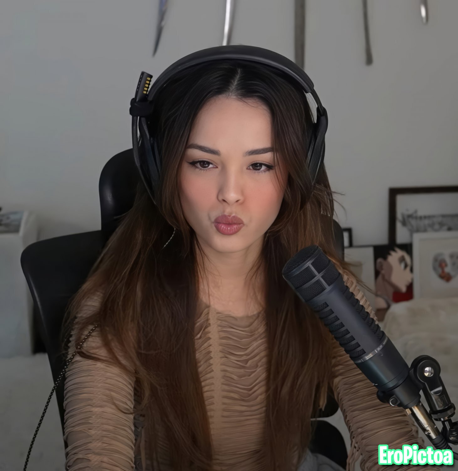 Rae [17] photo featuring amateur asian
