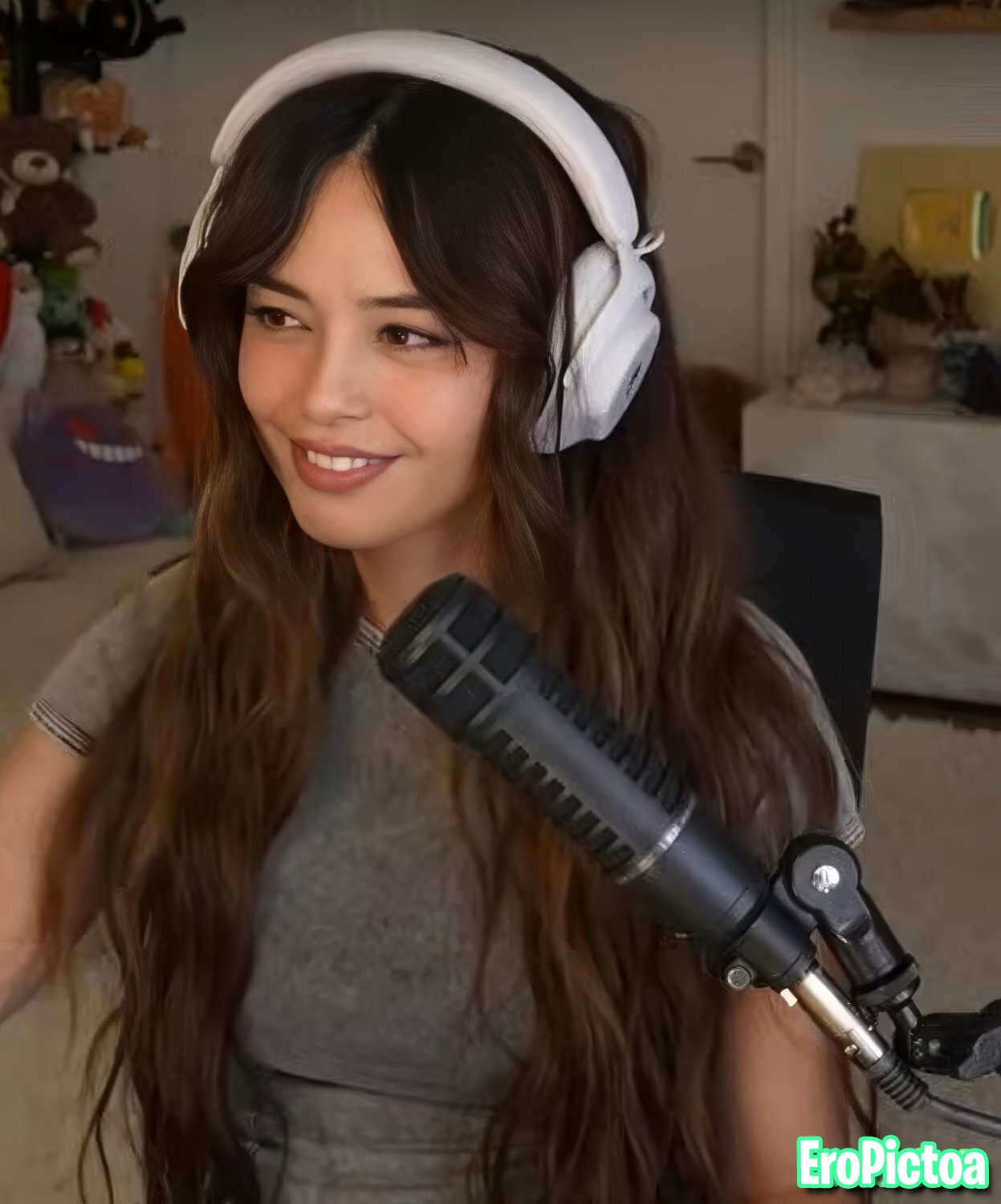 Rae [17] photo featuring asian