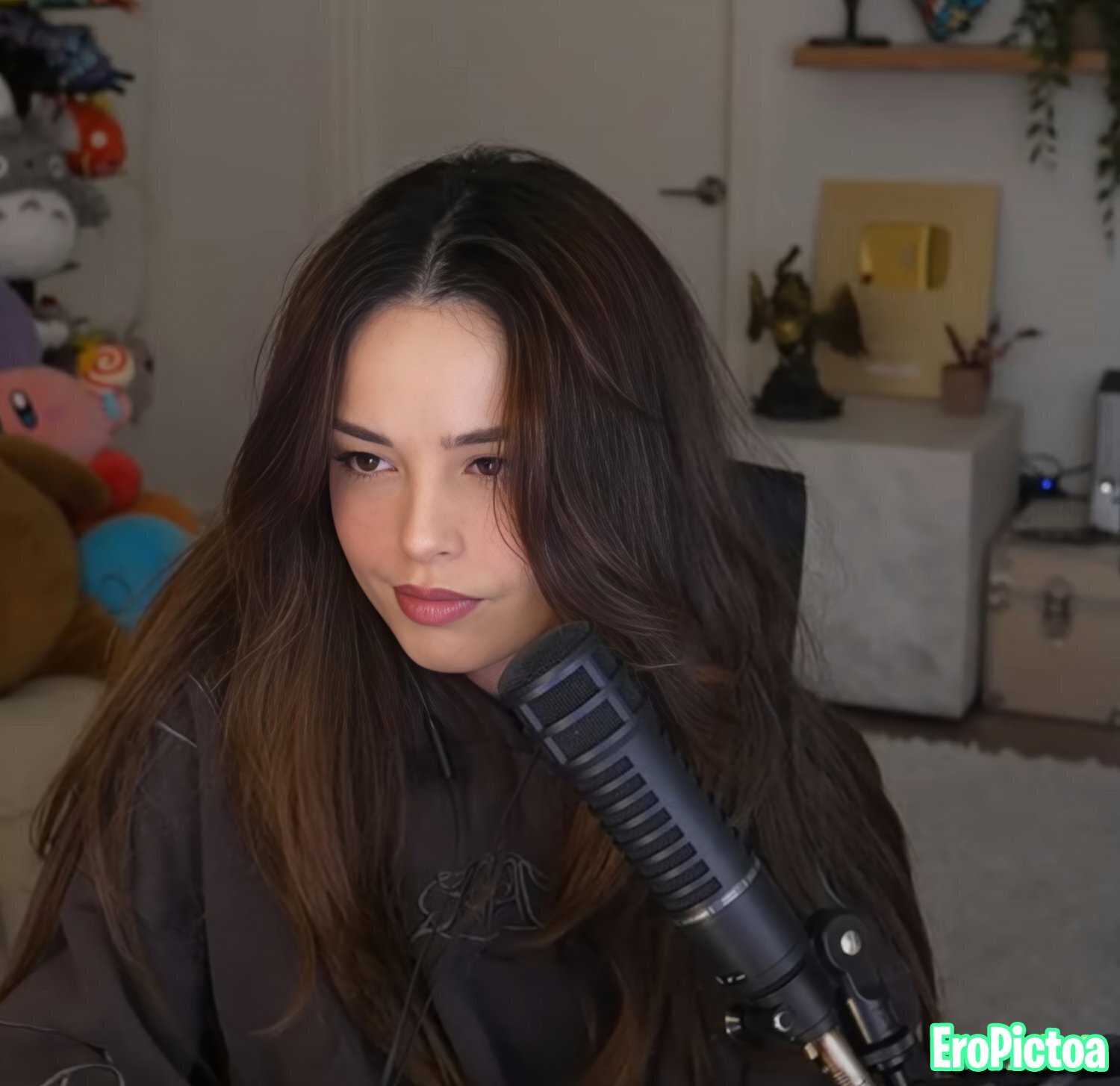 Rae [17] photo featuring brunette