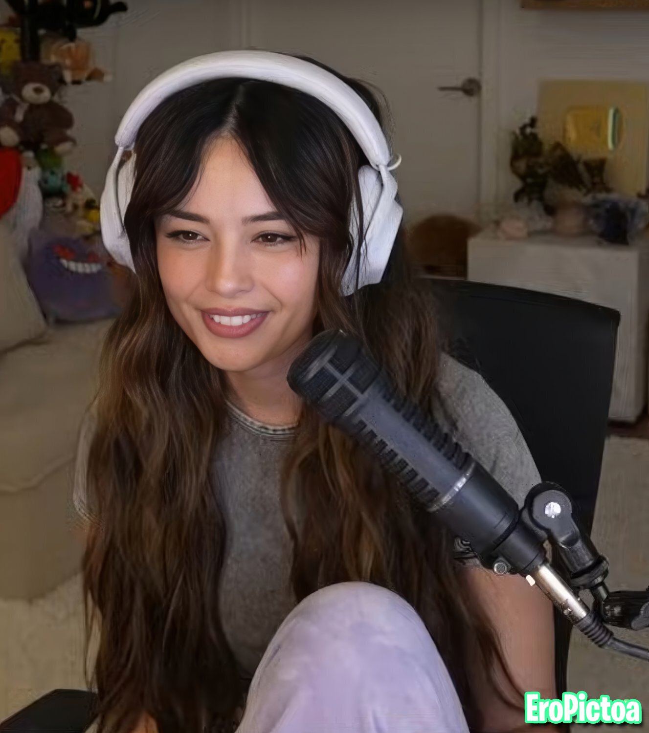 Rae [17] photo featuring petite