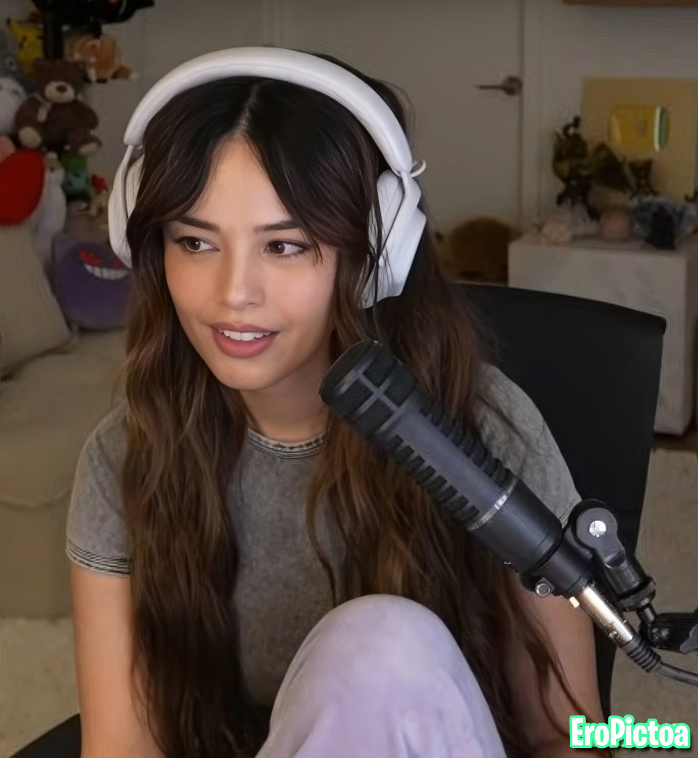 Rae [17] photo featuring perky