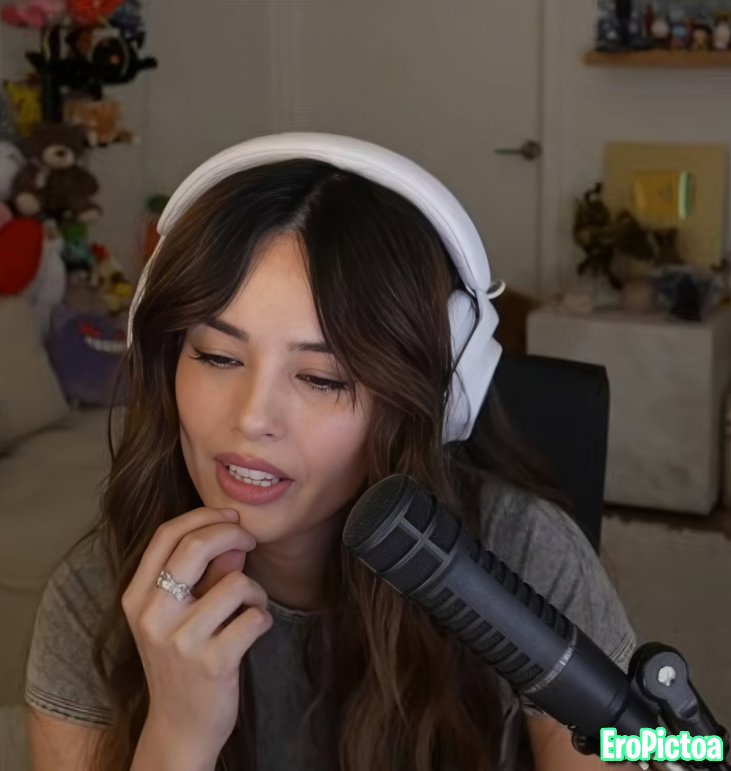 Rae [17] photo featuring amateur asian