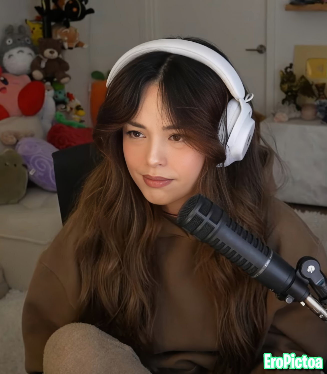 Rae [17] photo featuring perky