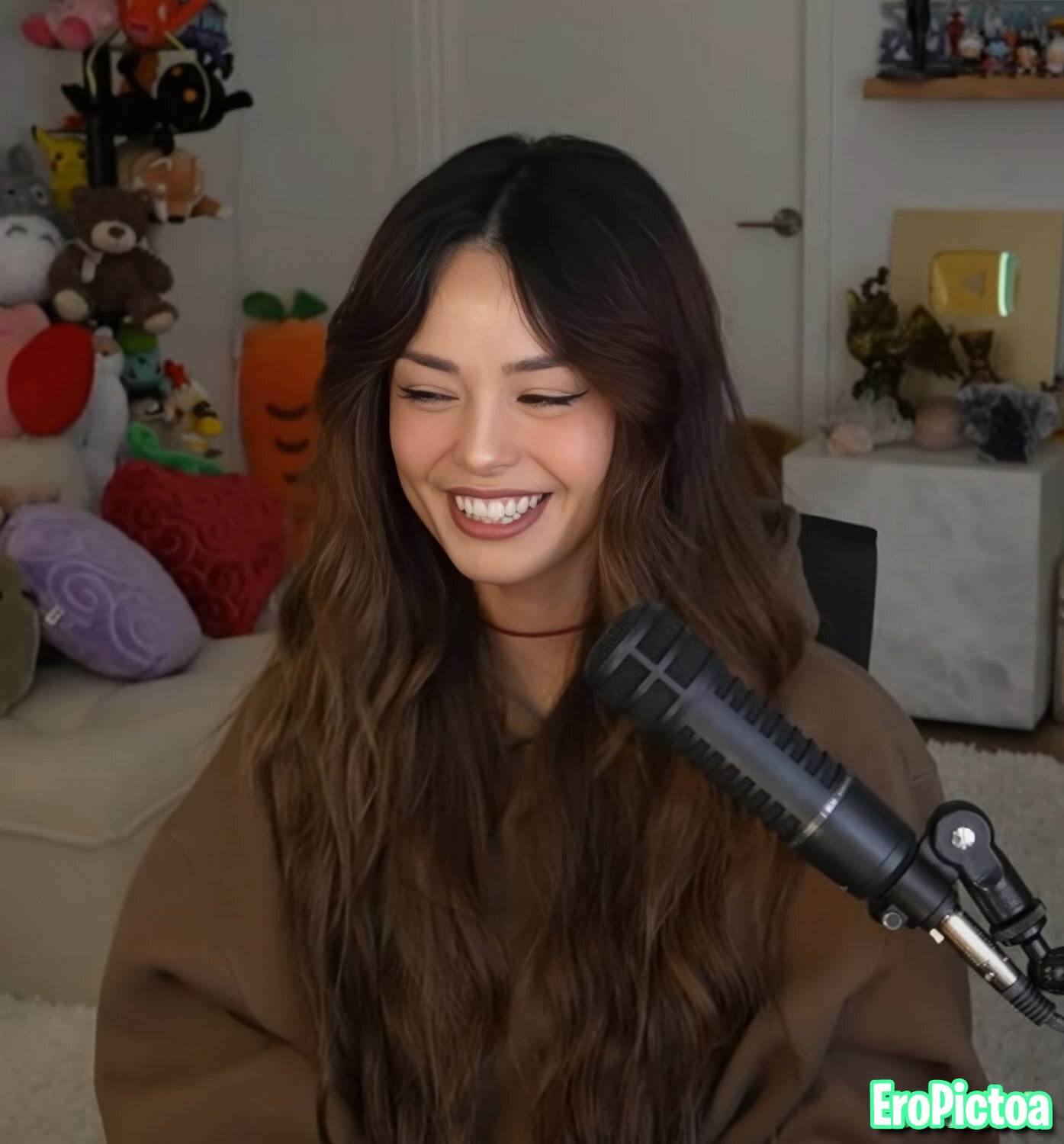Rae [17] photo featuring amateur asian