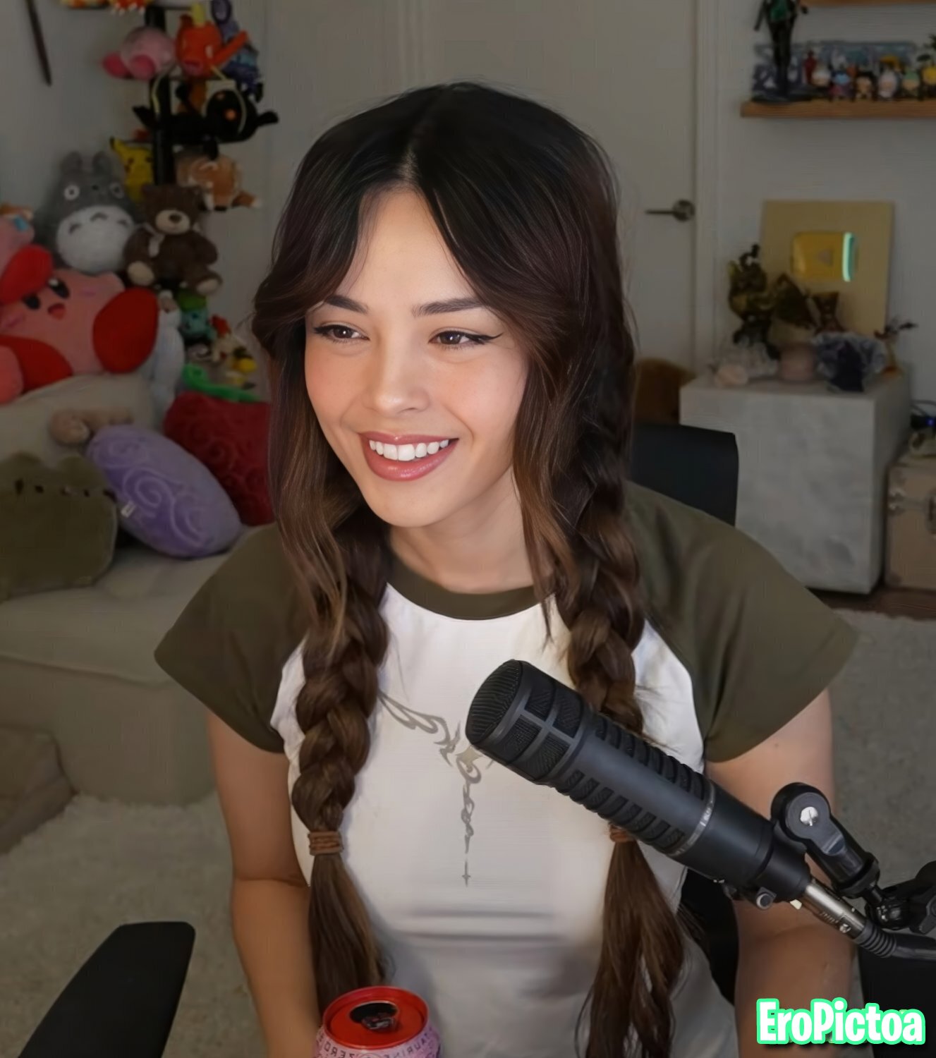 Rae [17] photo featuring asian
