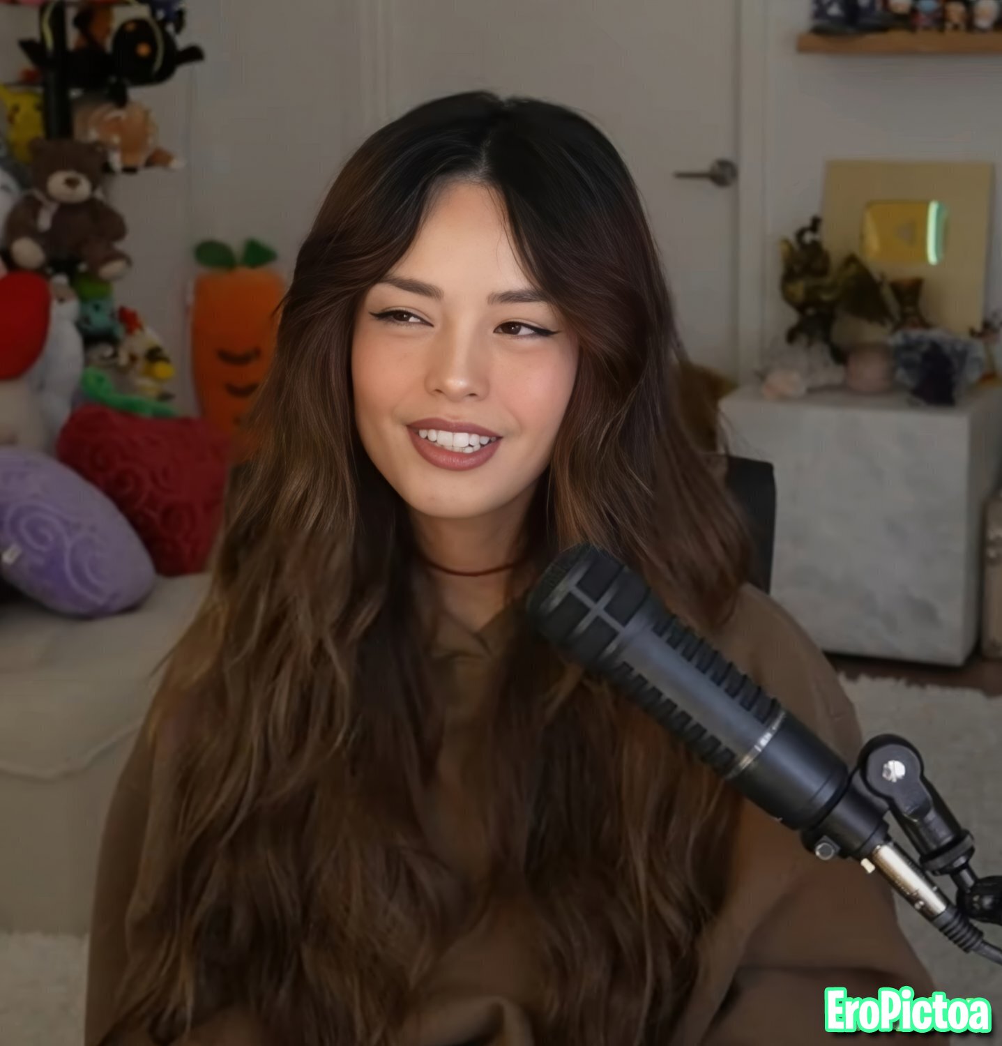 Rae [17] photo featuring petite