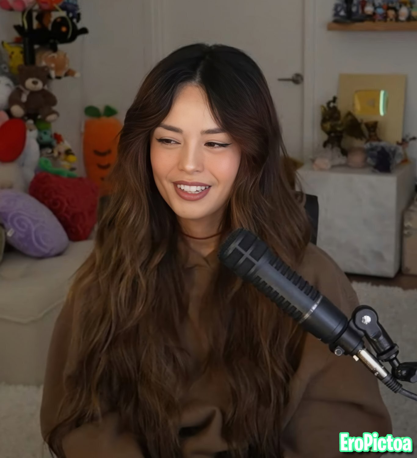 Rae [17] photo featuring perky