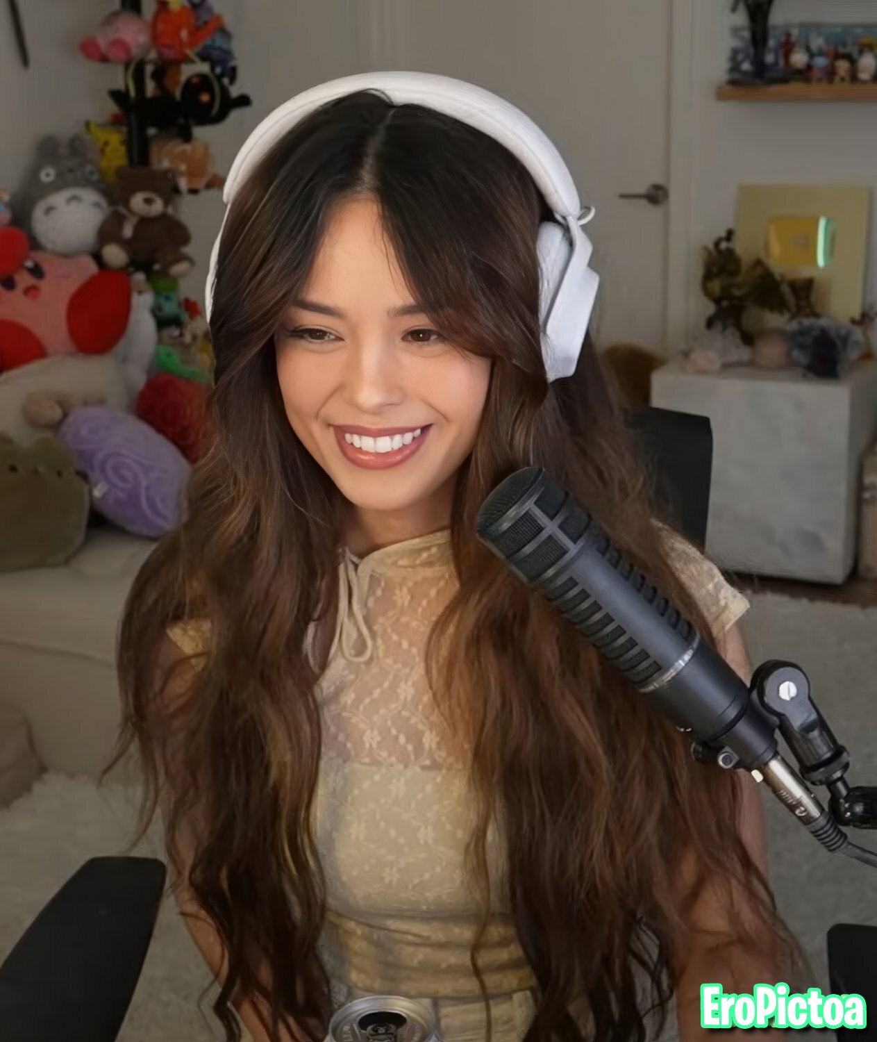 Rae [17] photo featuring brunette