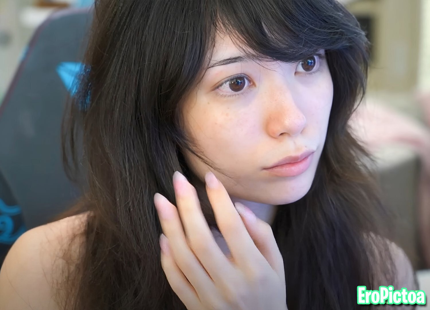 Emi [8] photo featuring streamer