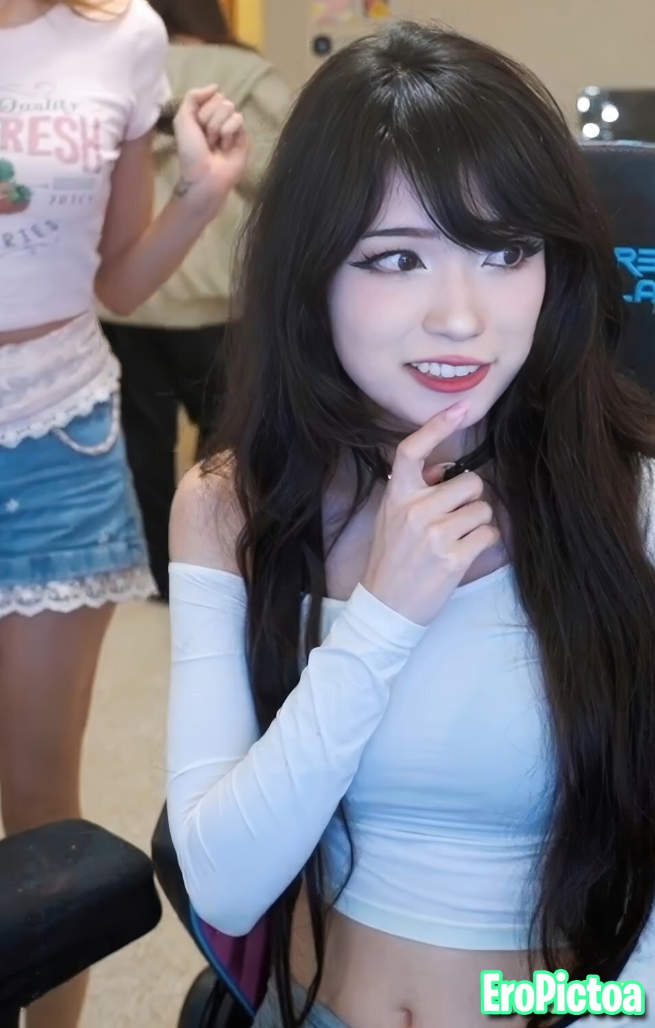 Emi [8] photo featuring streamer