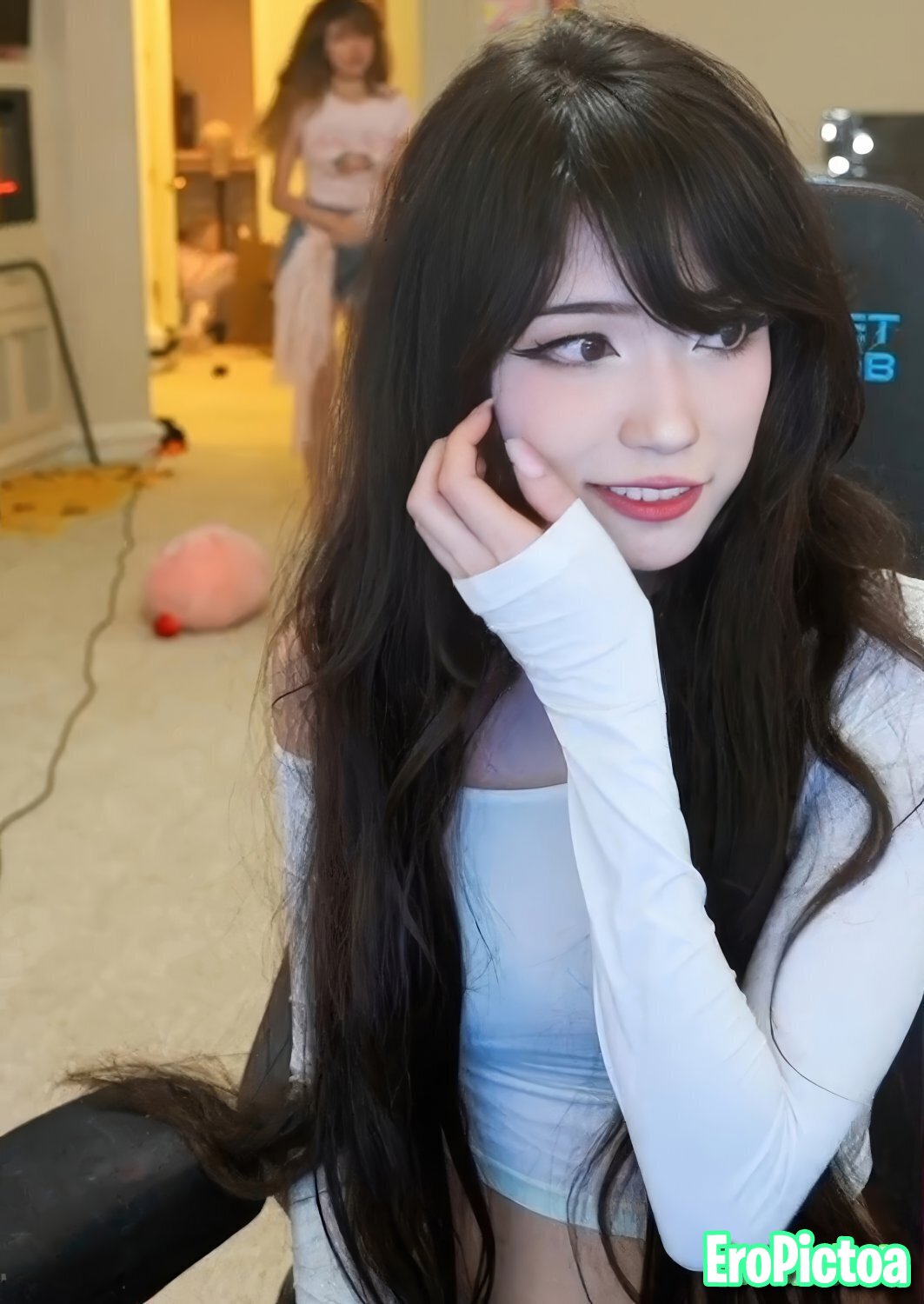 Emi [8] photo featuring twitch streamer