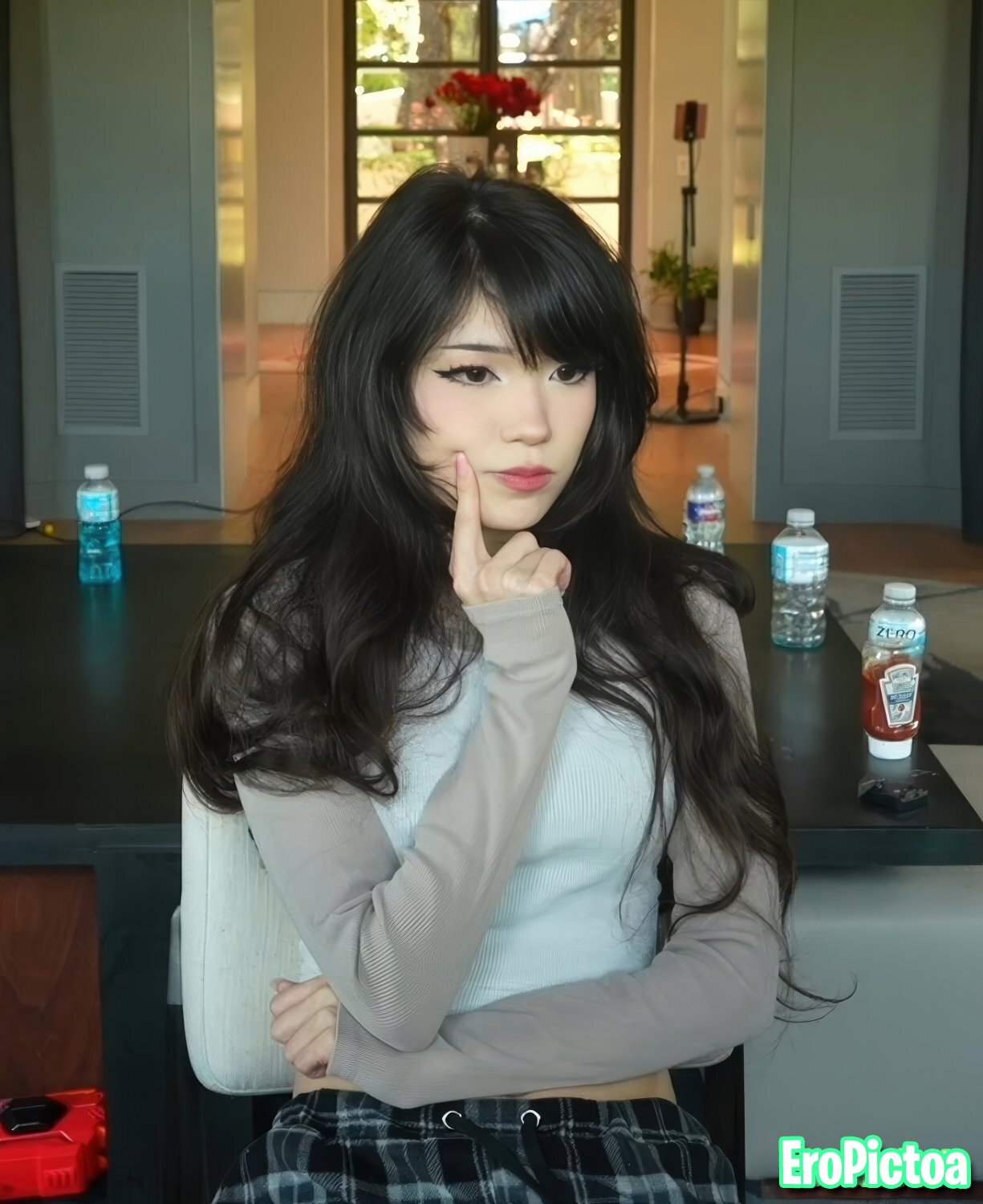 Emi [8] photo featuring influencer