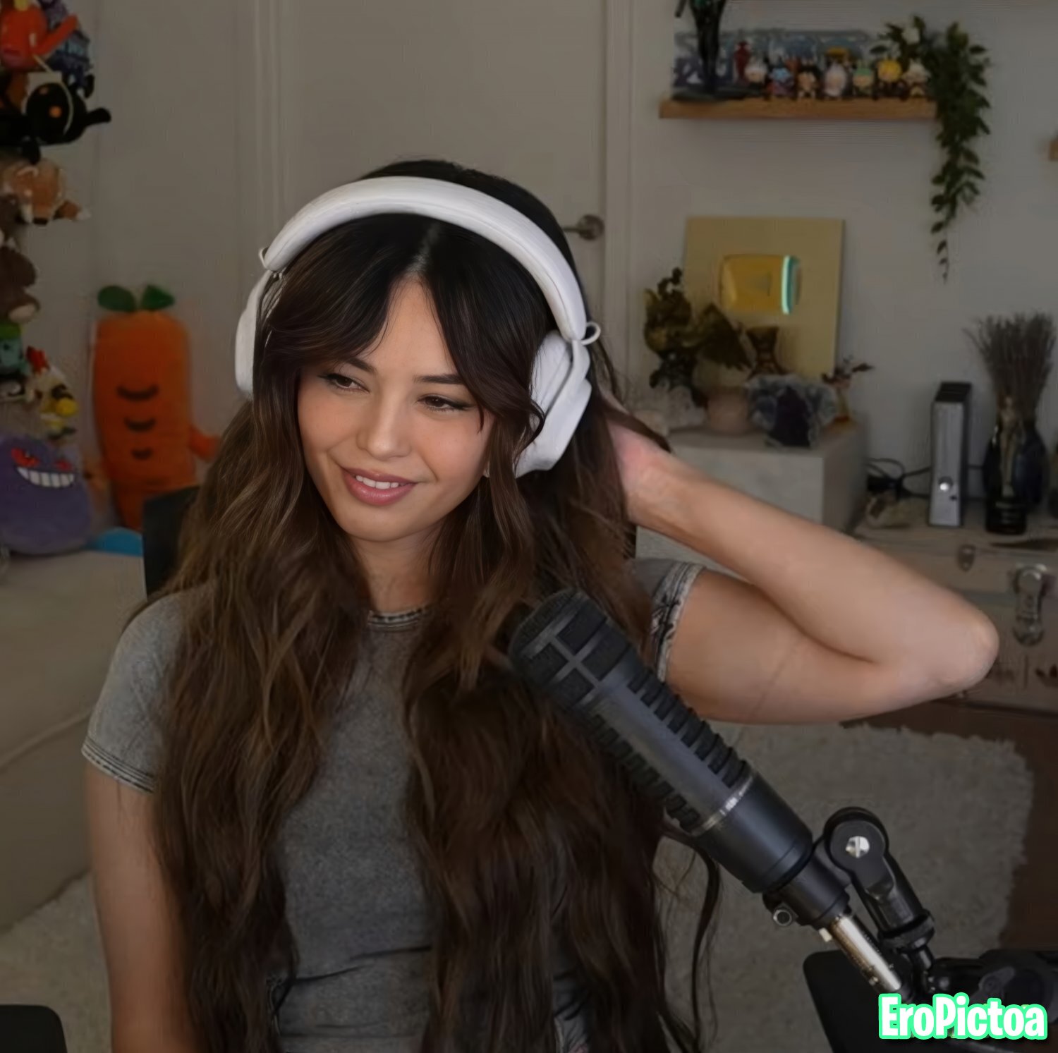 Rae [16] photo featuring twitch streamer - Part 82