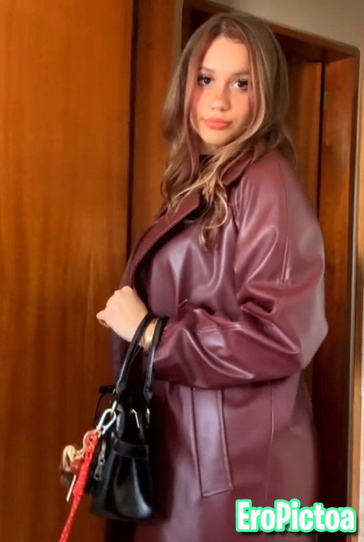 Emikukis (IA) photo featuring hot girl