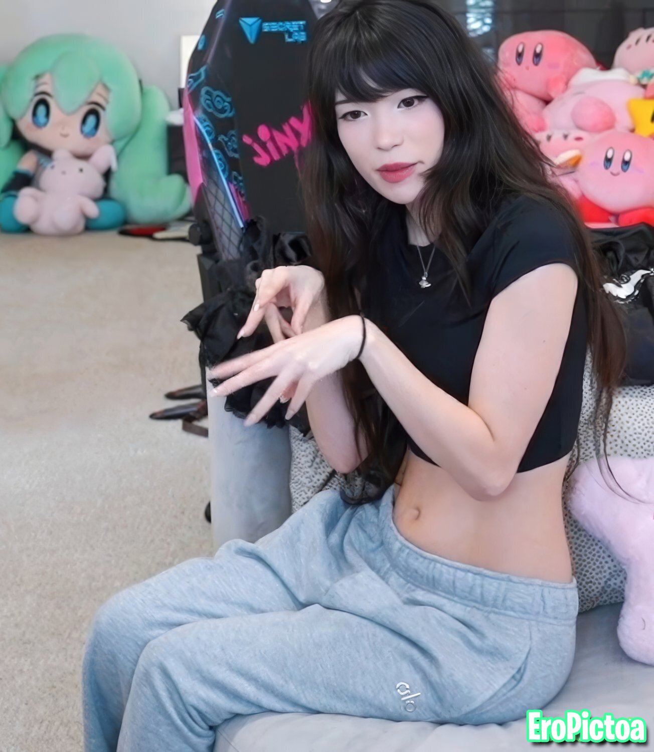 Emi [7] photo featuring long hair - Part 73