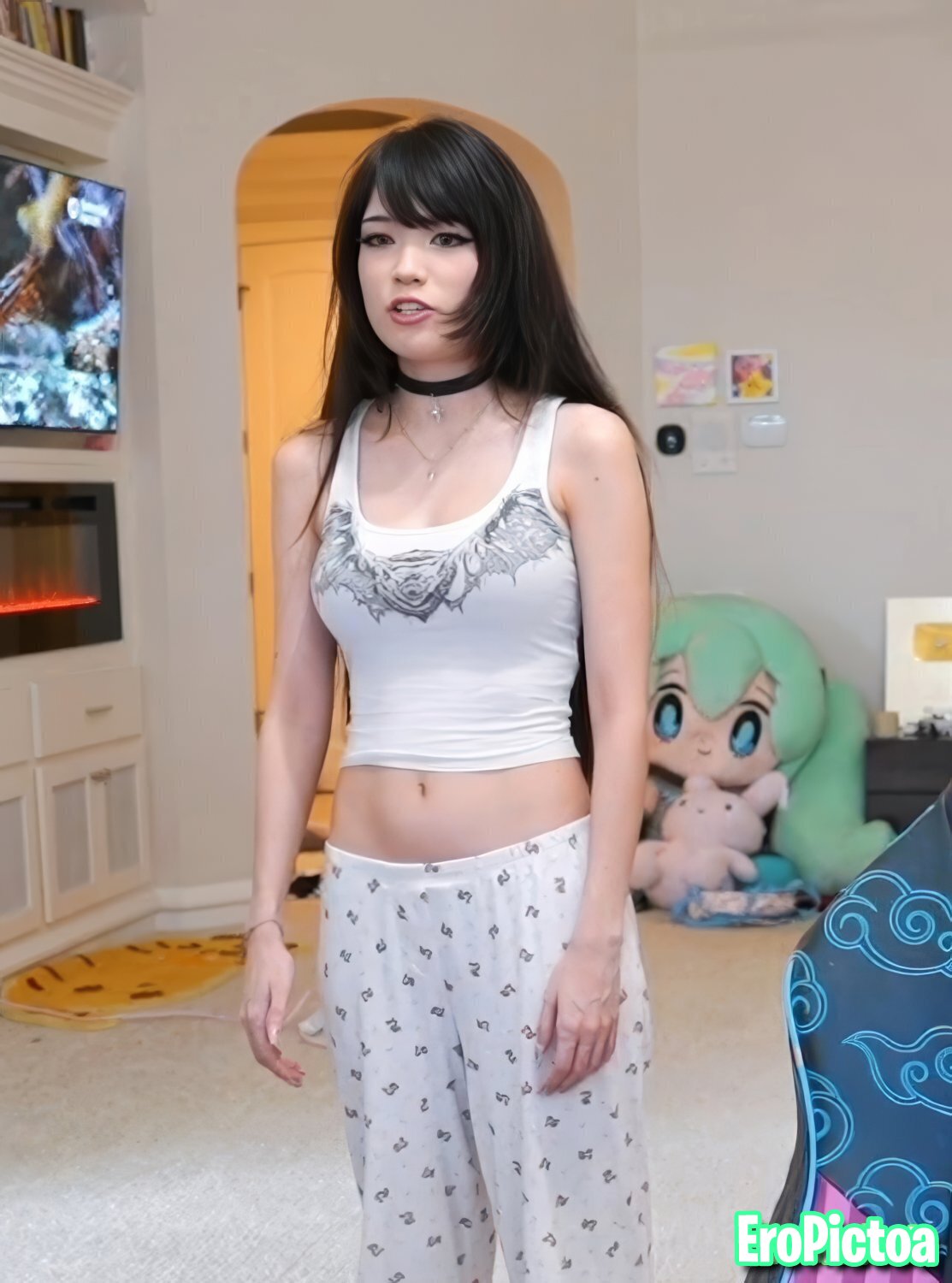 Emi [7] photo featuring influencer - Part 84