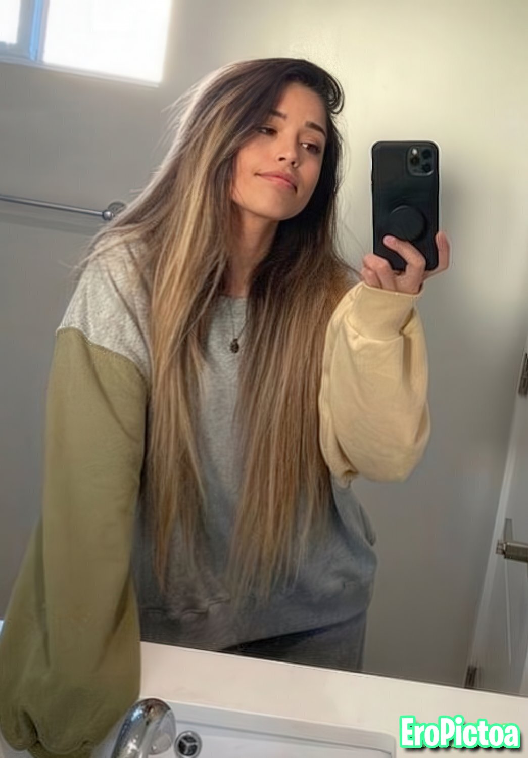 Rae [14] photo featuring twitch streamer