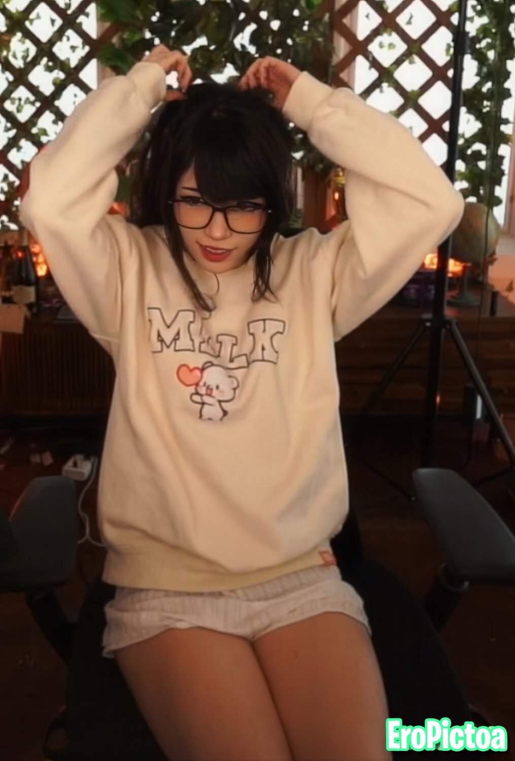 Emi [5] photo featuring long hair - Part 11