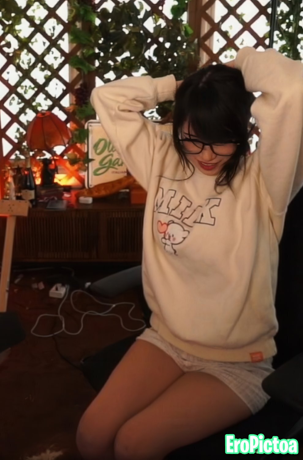 Emi [5] photo featuring perky - Part 44