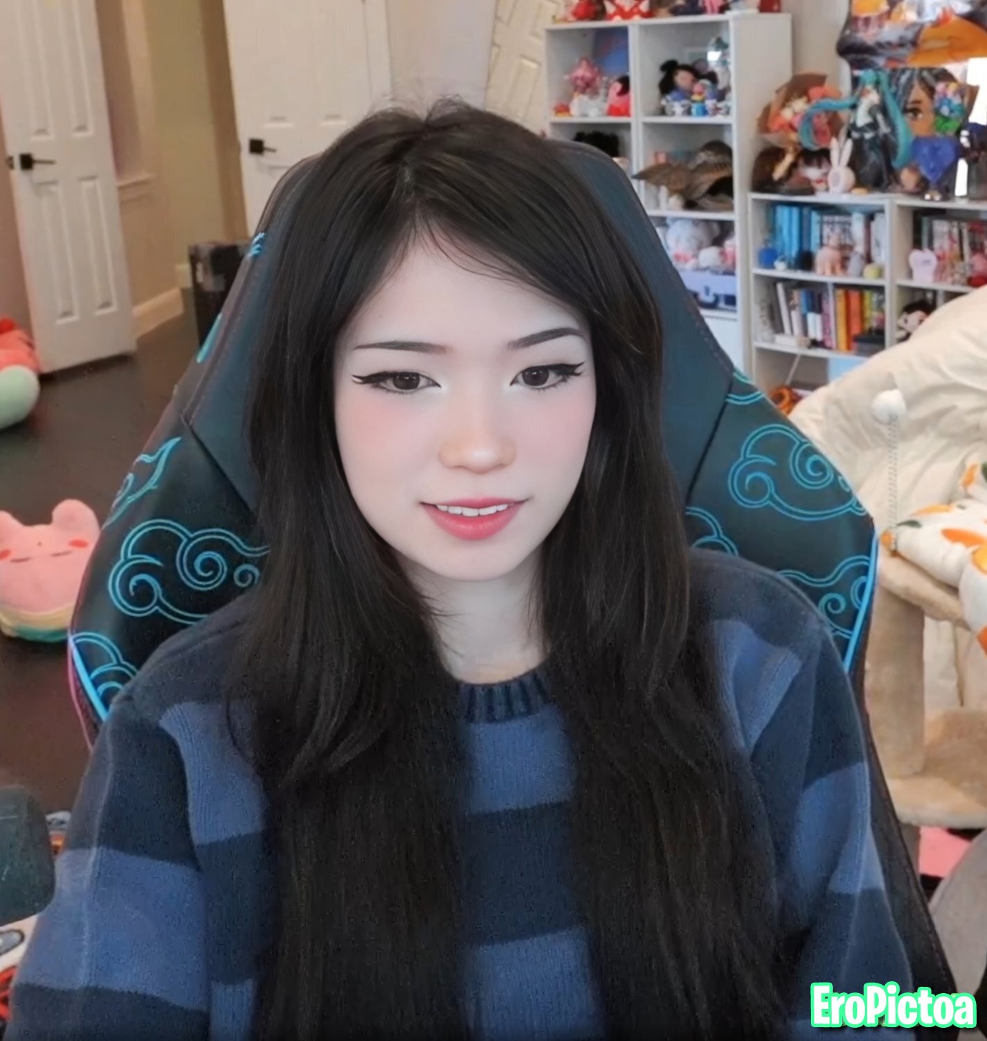 Emi [3] photo featuring long hair - Part 56