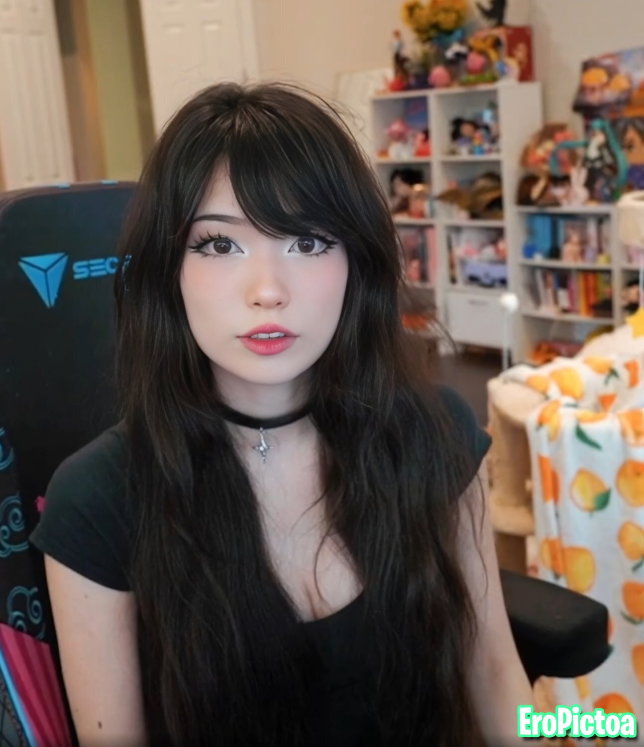 Emi [3] photo featuring long hair - Part 74
