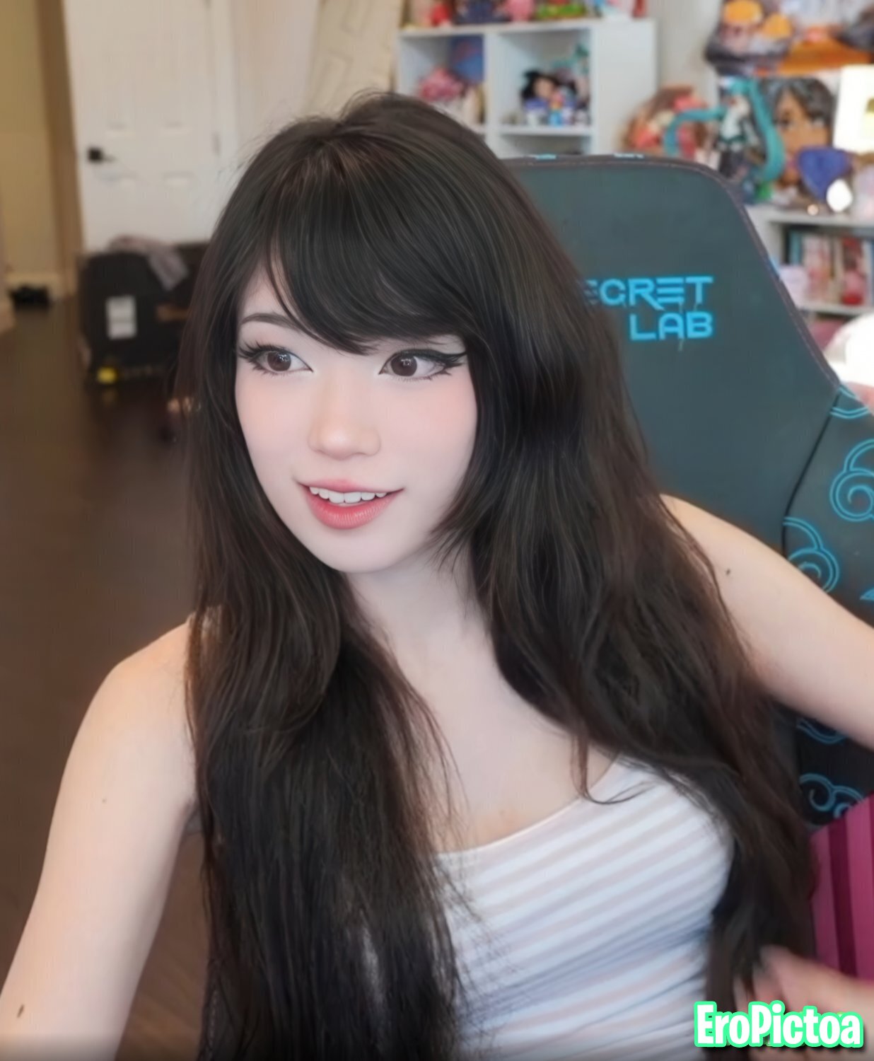 Emi [3] photo featuring long hair - Part 92