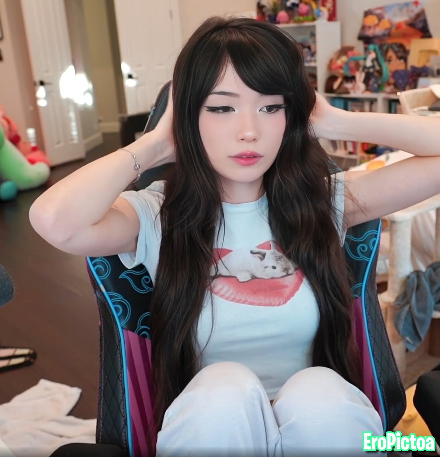Emi [4] photo featuring horny - Part 18