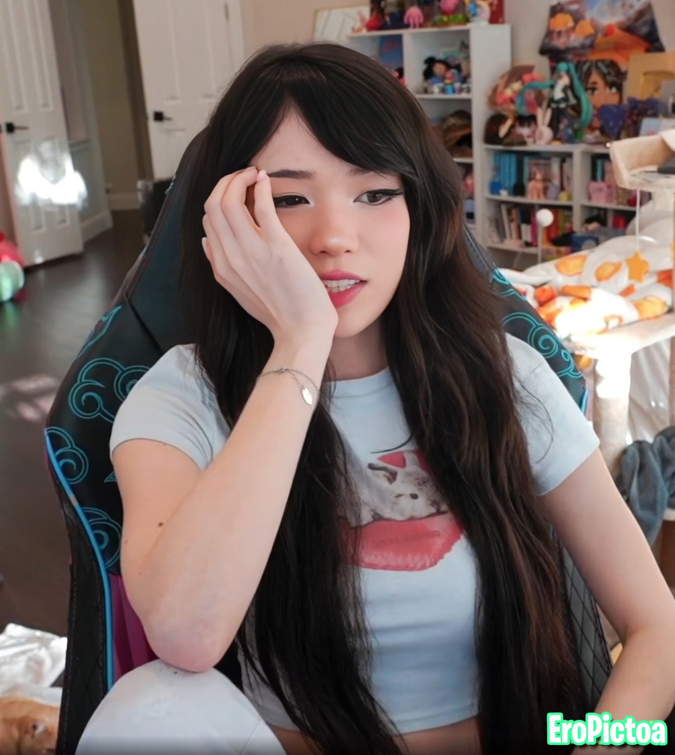 Emi [4] photo featuring streamer - Part 31