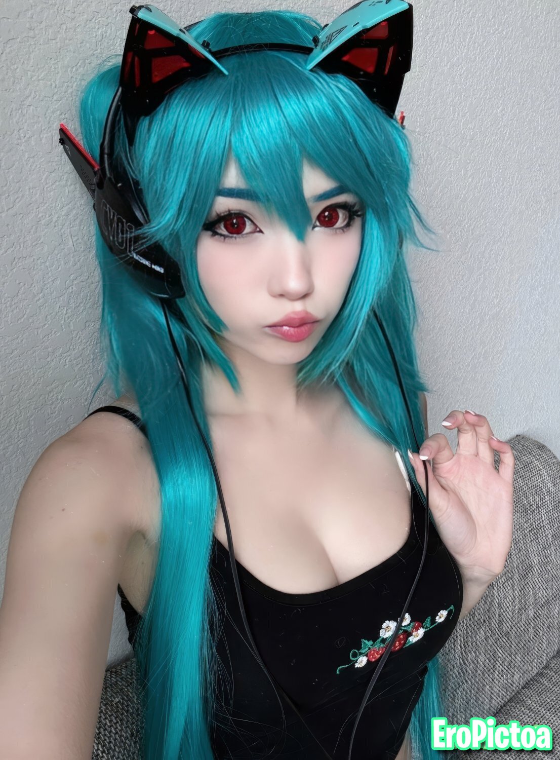 Emi photo featuring young - Part 84