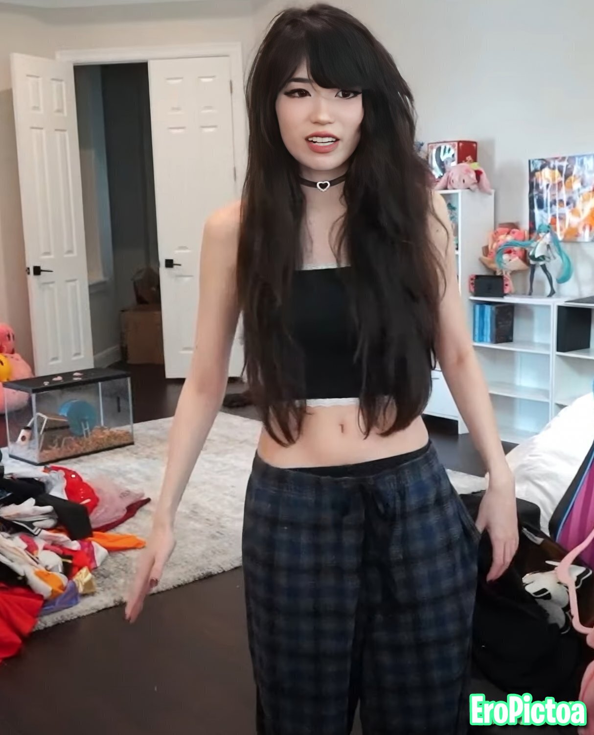 Emi photo featuring brunette - Part 91