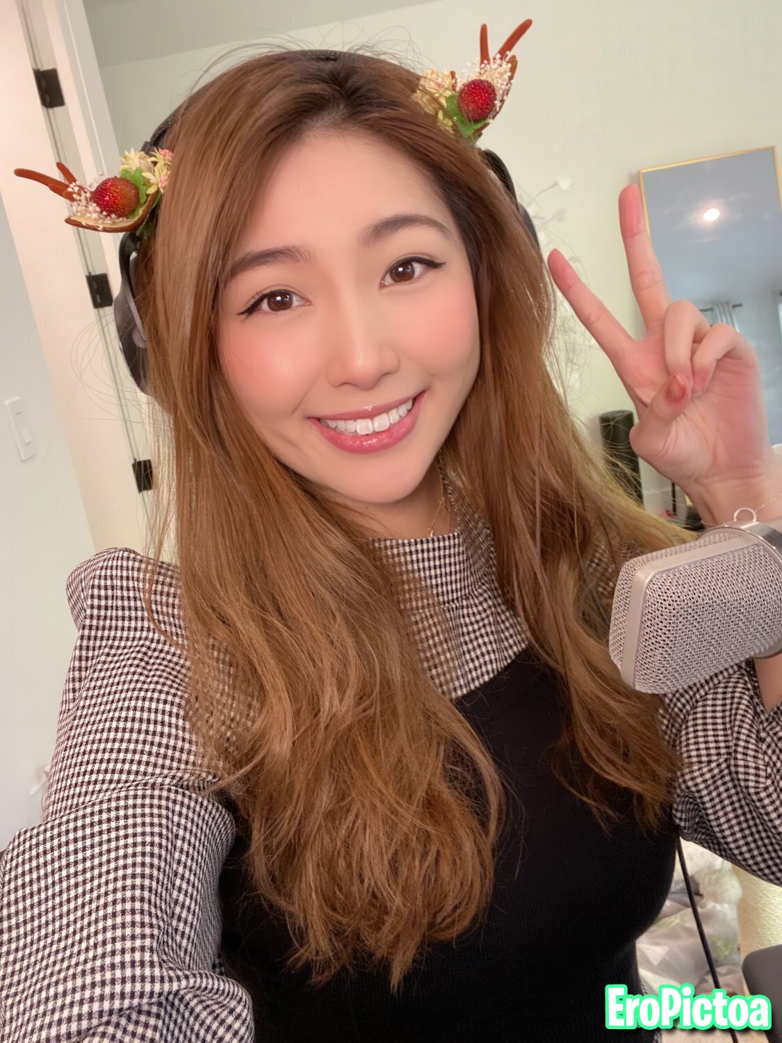 xChocoBars photo featuring influencer - Part 57