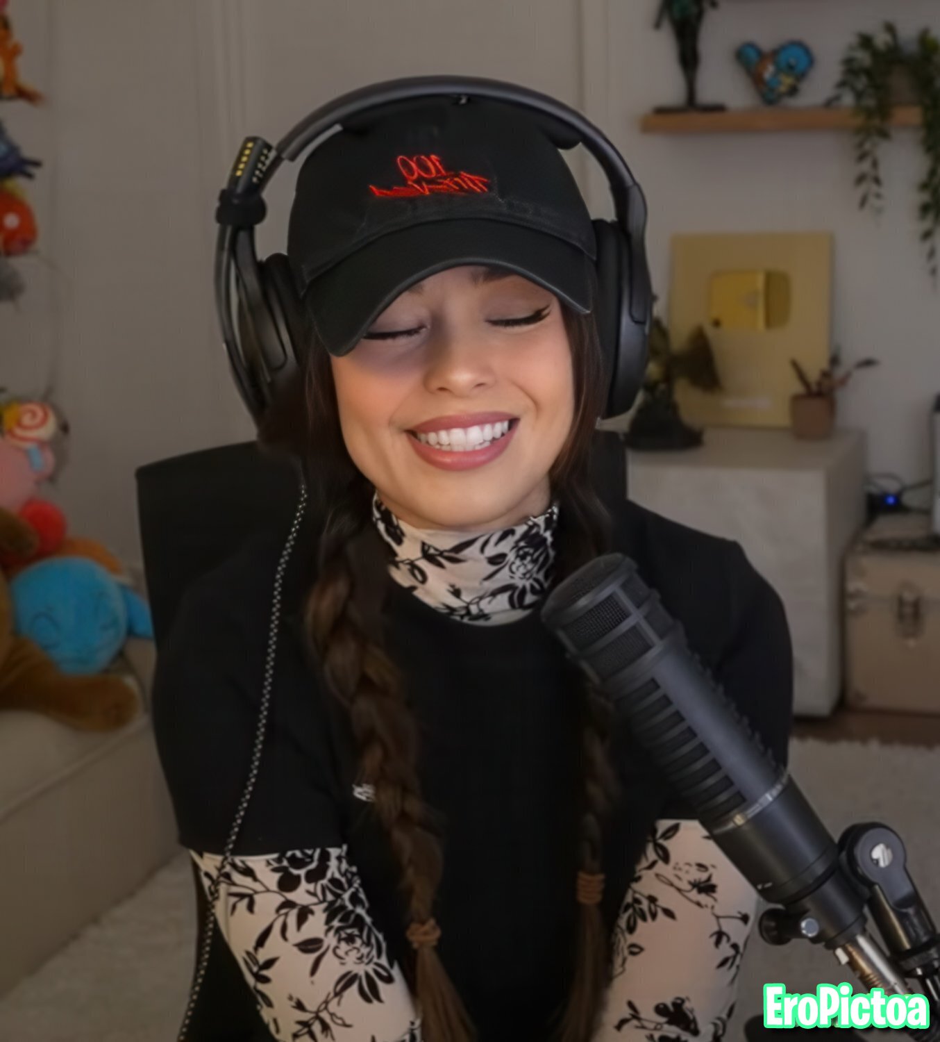 Rae [12] photo featuring gamer