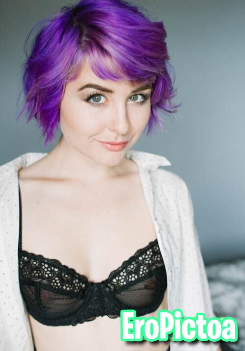 leah photo featuring Topless