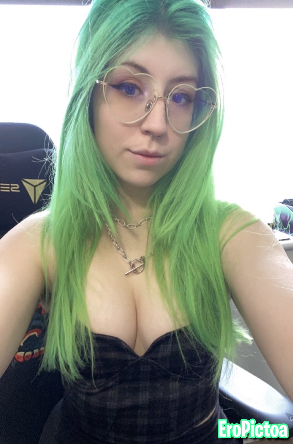 Amy photo featuring Cleavage